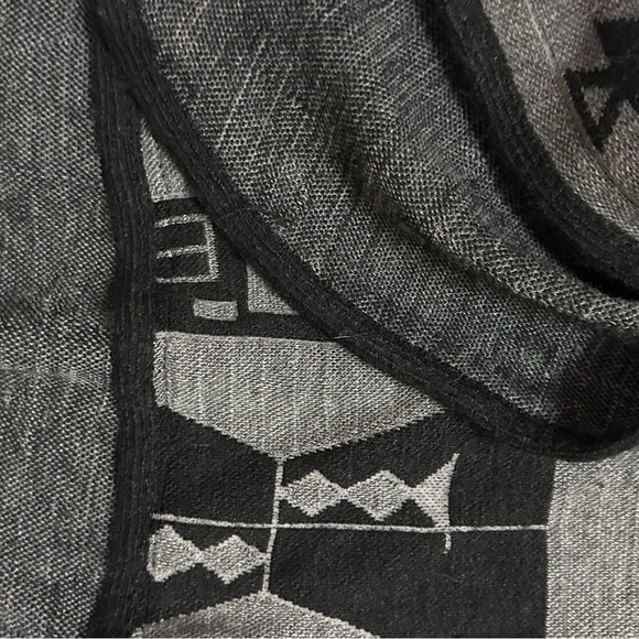 Beautiful Aztec Wrap with Faux Fur - Picture 7 of 16